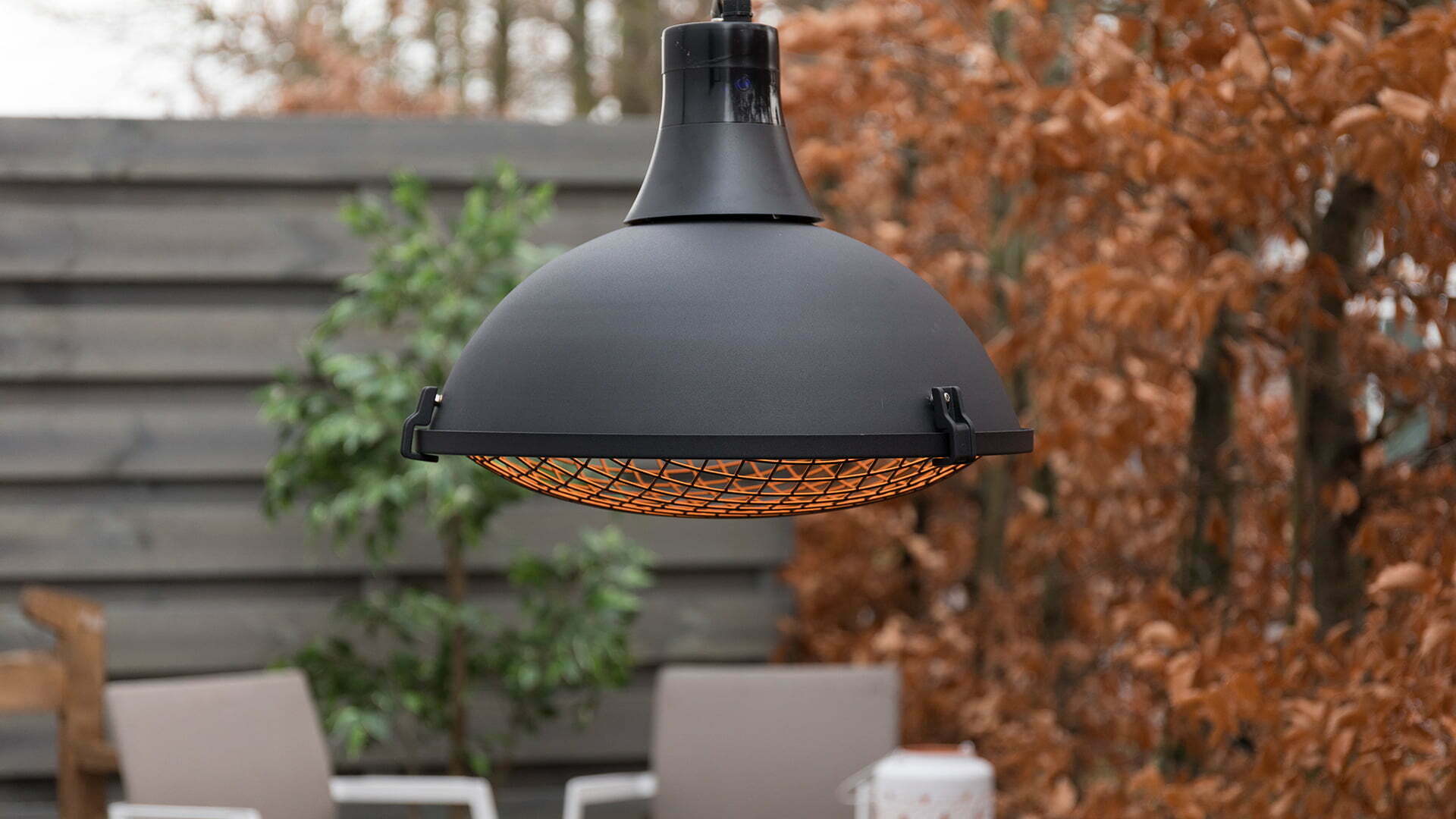 Indus II Bright Hængende Terrassevarmer – Sort (2100W) - Nordic Unique