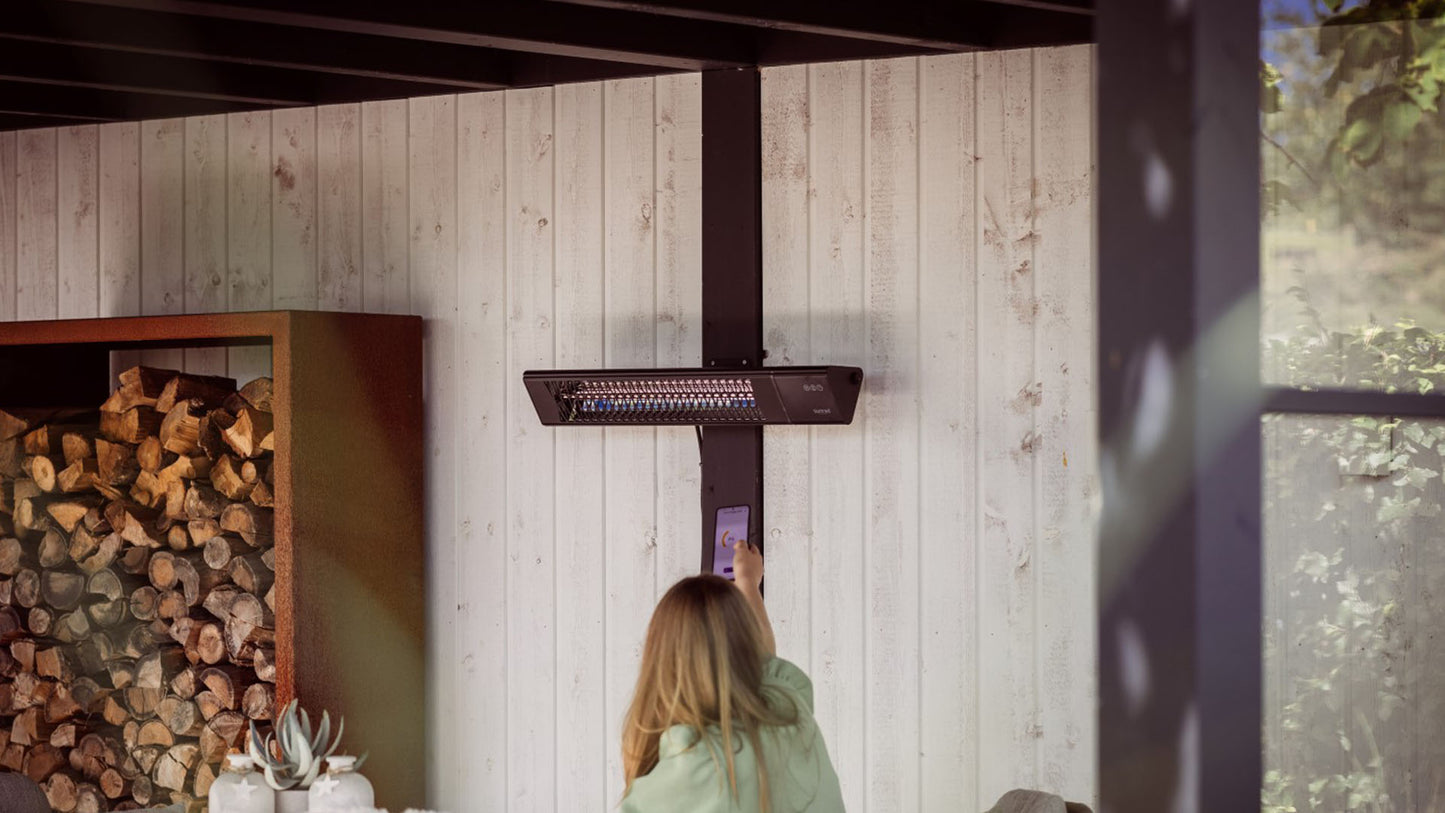 Triangle Dark SMART Vægmonteret Terrassevarmer – Sort (2500W) - Nordic Unique