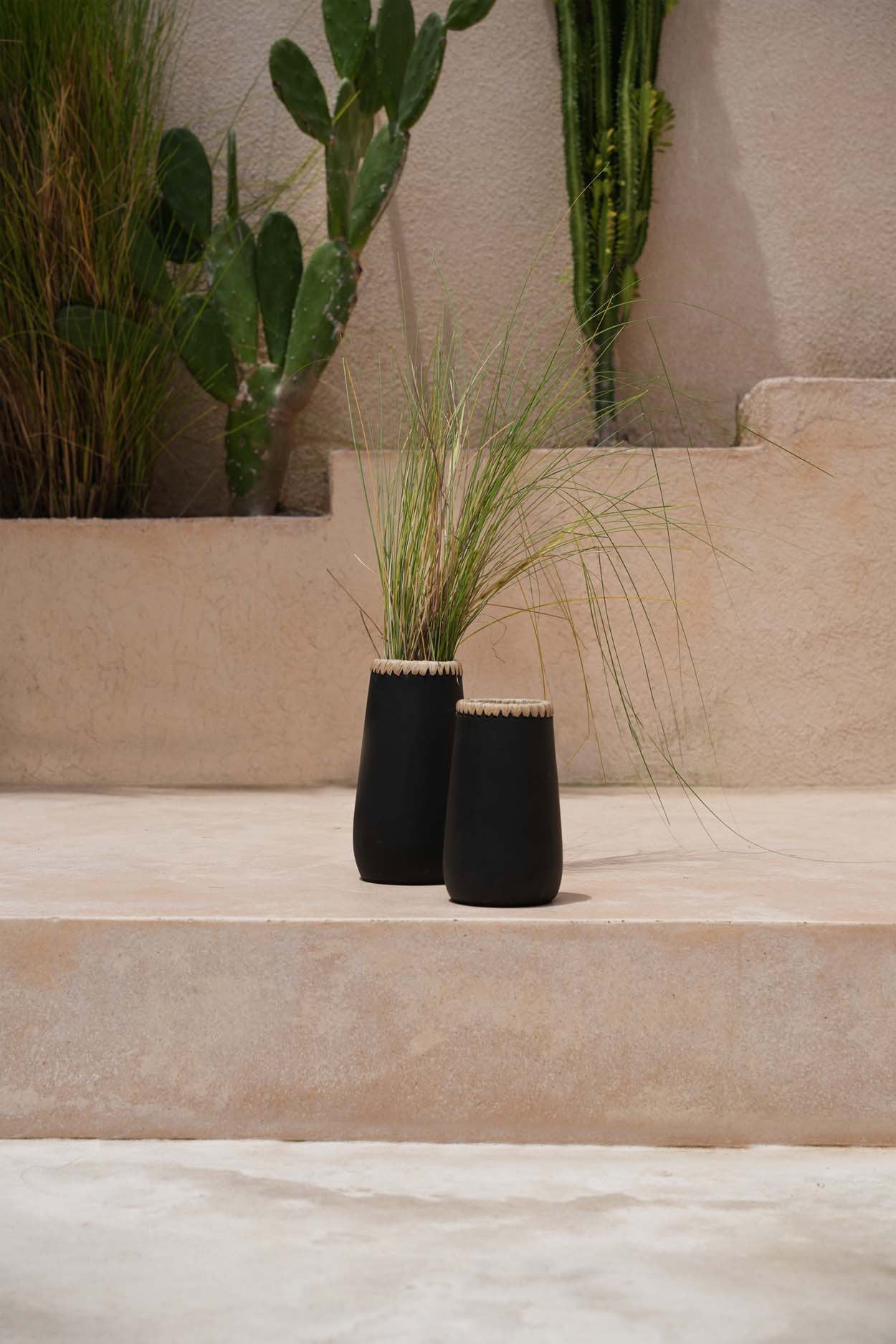 Paris Vase - Black Natural - L