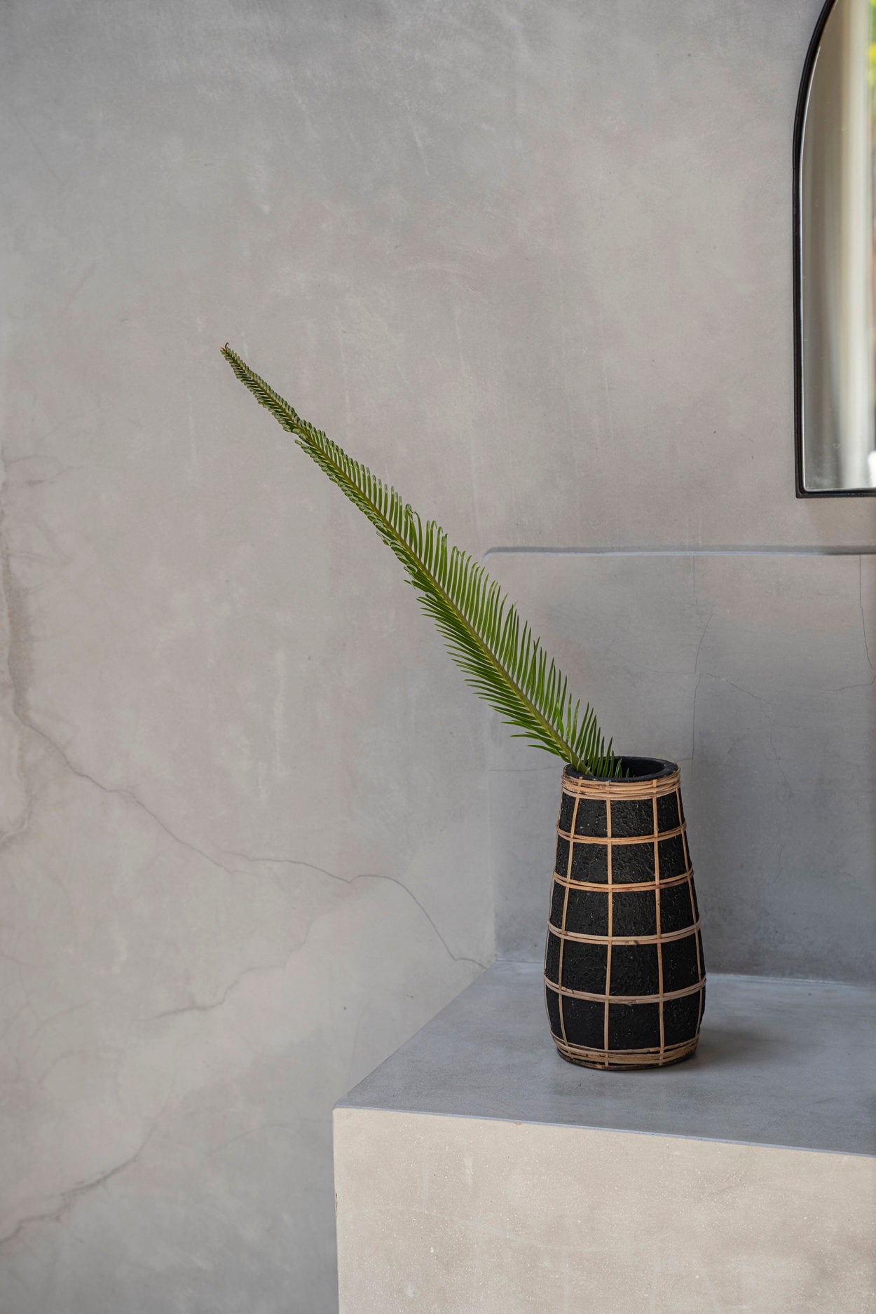 Barcelona vase - Black Natural - M