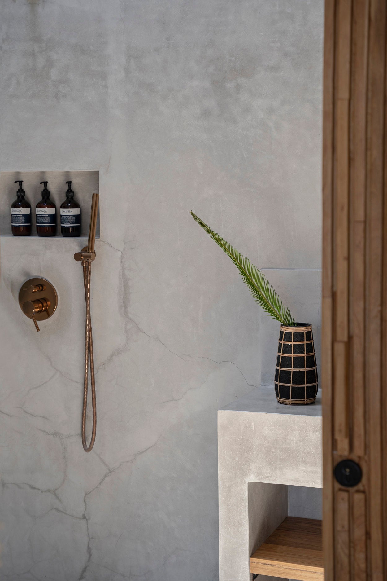 Barcelona vase - Black Natural - M