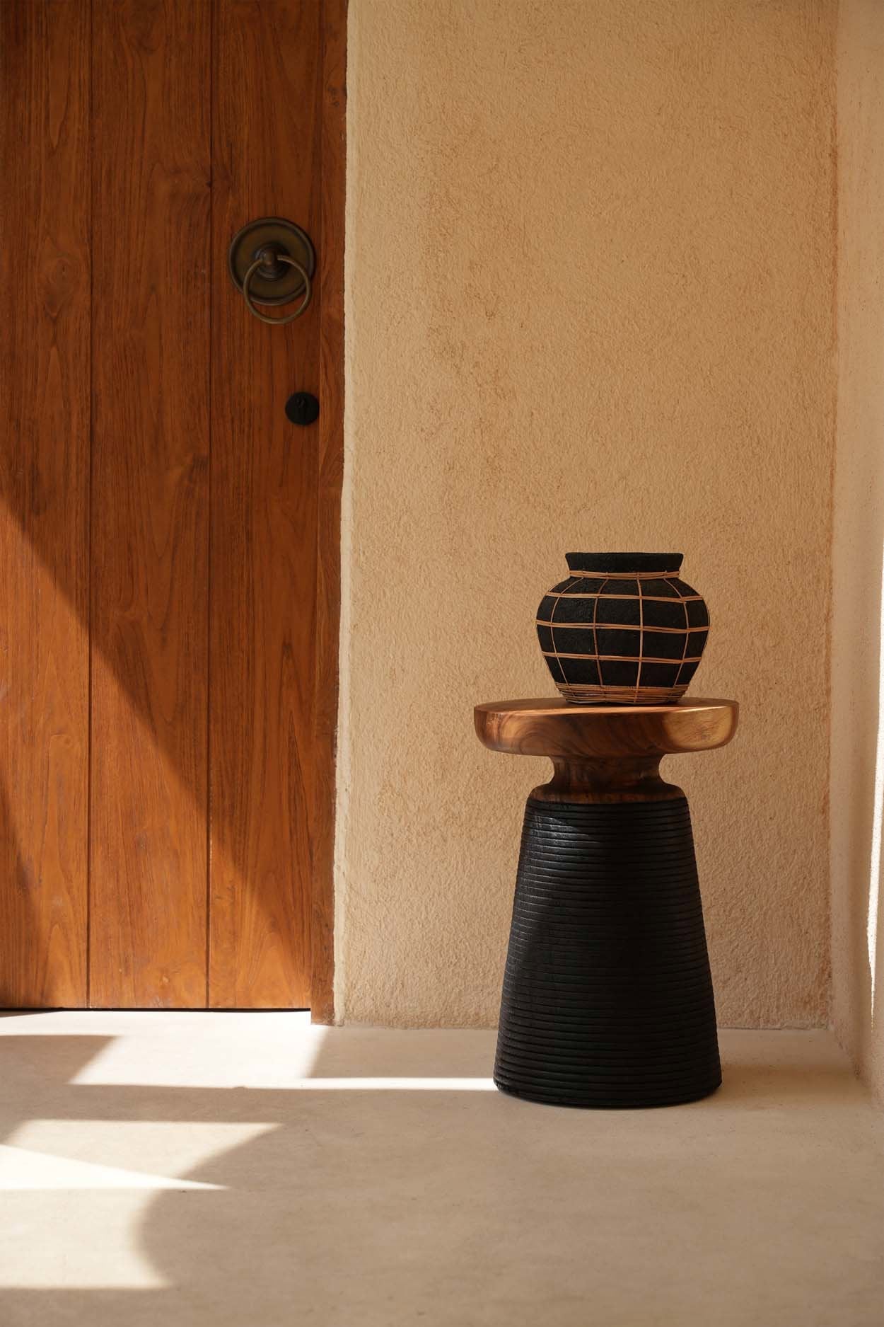 Maven Vase - Black Natural - M