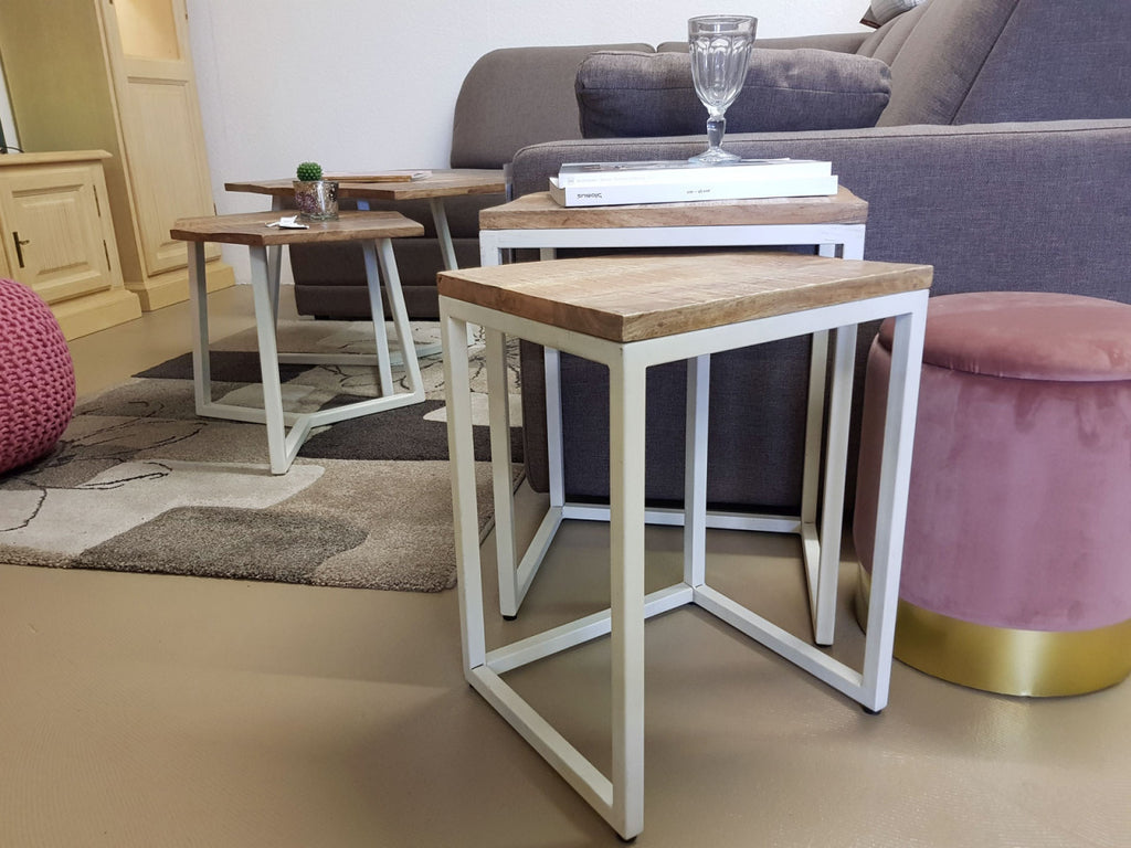 Sidebord i træ og metal, sæt med 2 stk. hvid - Nordic Unique