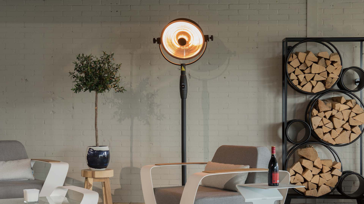 Retro Bright Fritstående Terrassevarmer – Sort (2100W) - Nordic Unique