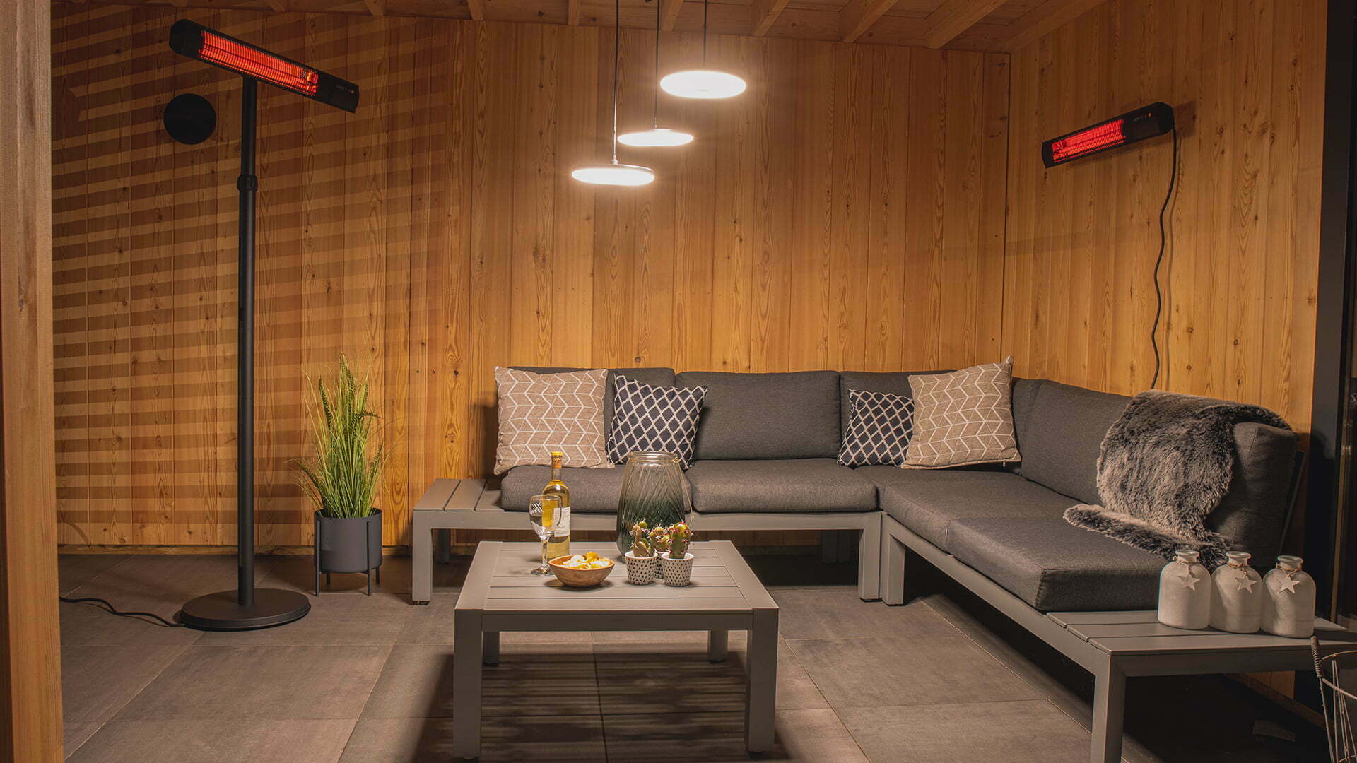 Dark Fritstående Terrassevarmer – Sort (2500W) - Nordic Unique