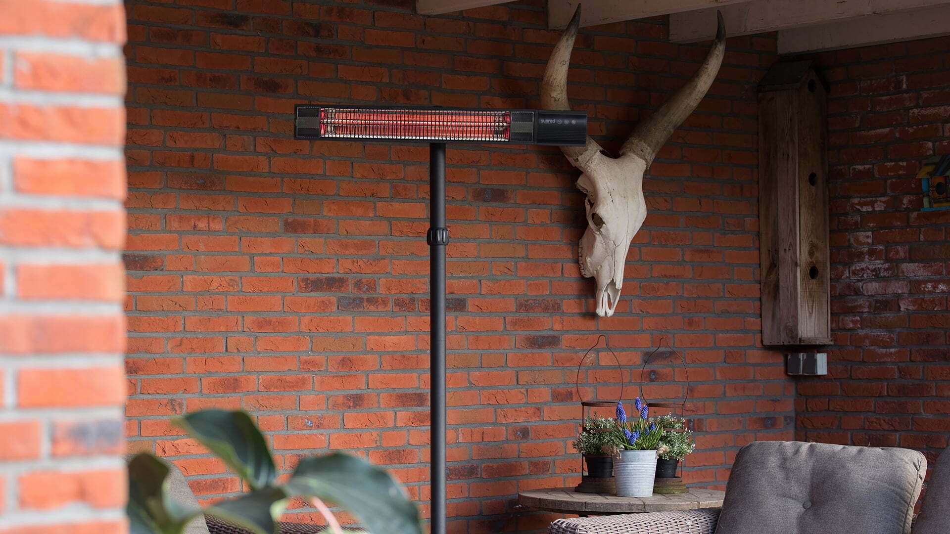 Dark Fritstående Terrassevarmer – Sort (2500W) - Nordic Unique