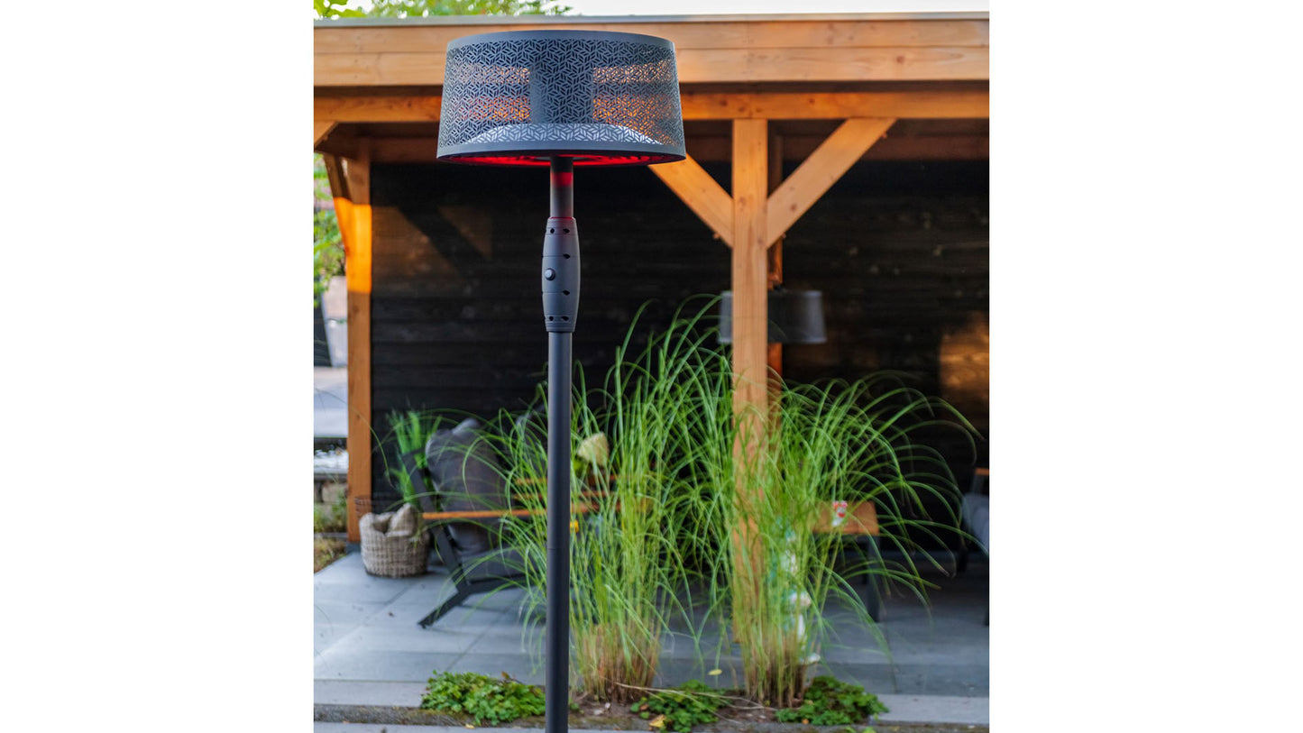 Moderna Artix Ultra SMART Fritstående Terrassevarmer – Sort (2000W) - Nordic Unique