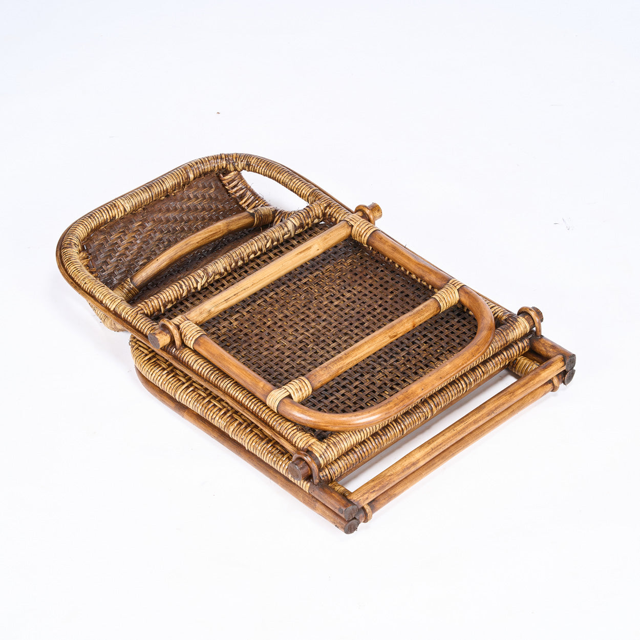 Rattan Gulvlænestol - Mørk Valnød - Nordic Unique