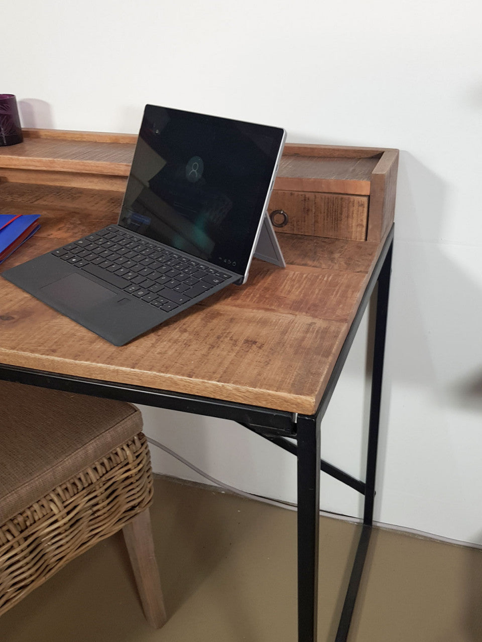 Liverpool skrivebord – hjemmearbejdsplads i industrielt design 120cm