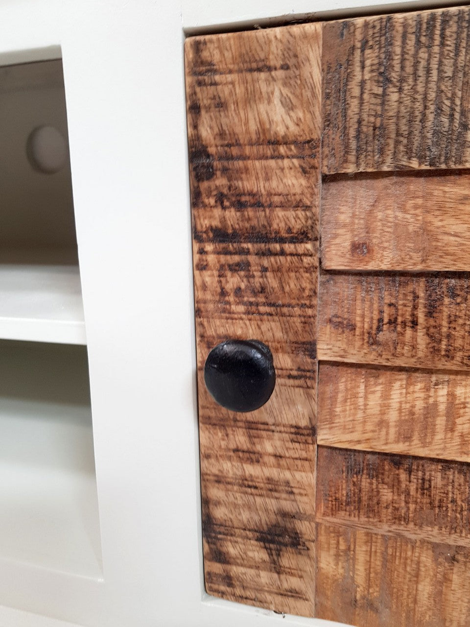 Ibiza TV-møbel – lavt TV-bord i massivt mangotræ