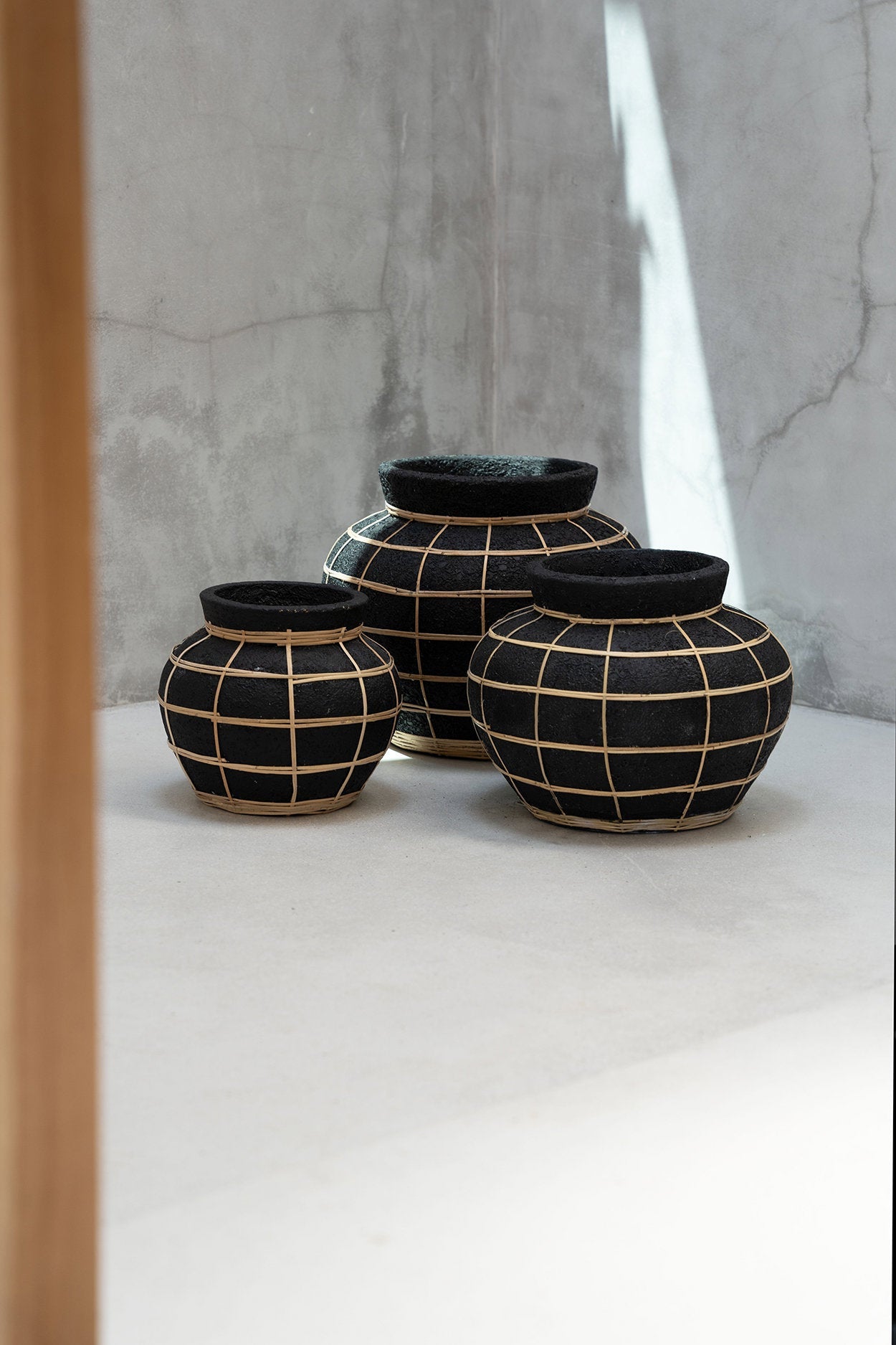 Stomach Vase - Black Natural - L