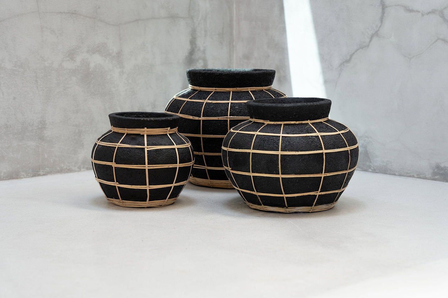 Stomach Vase - Black Natural - L