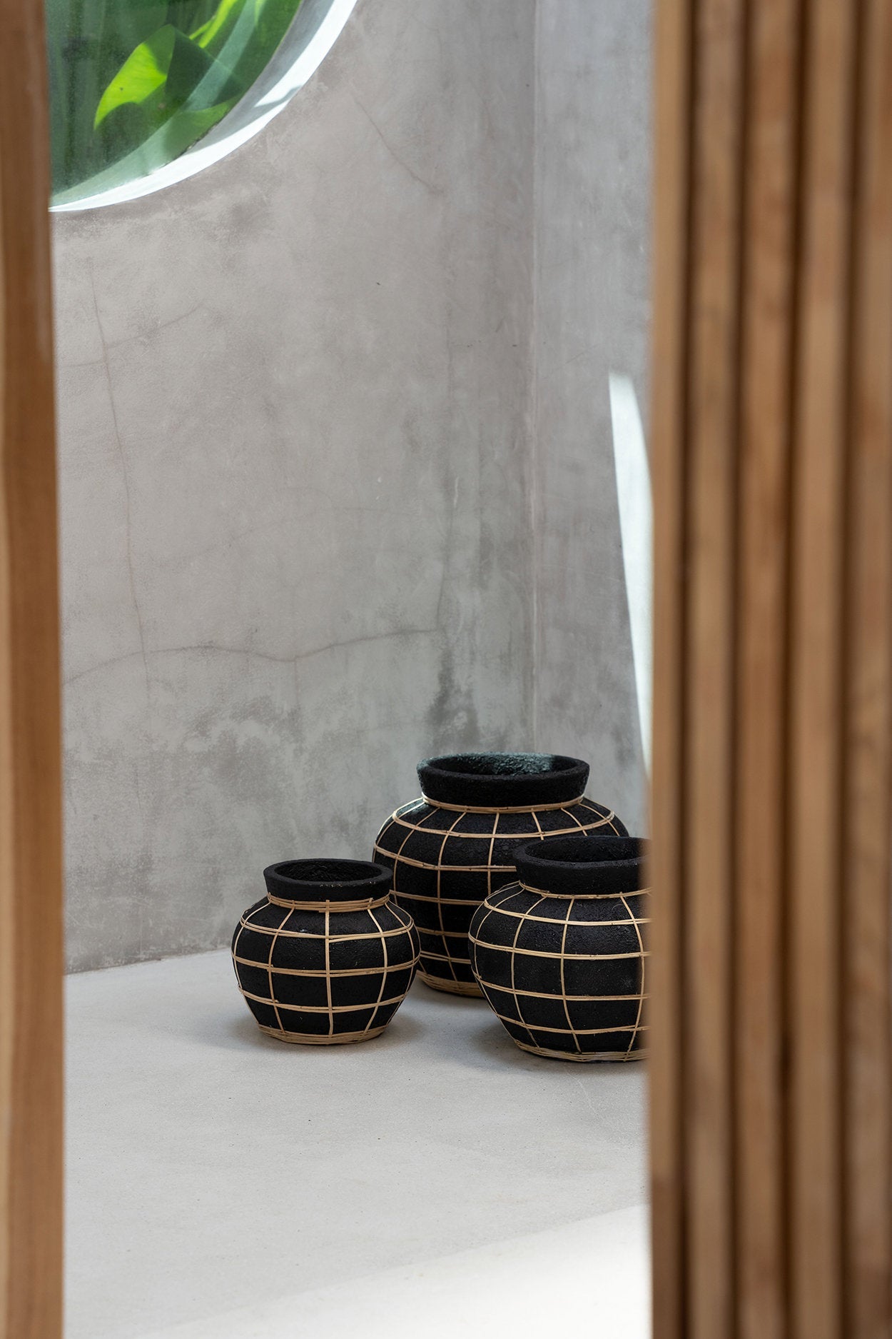 Stomach Vase - Black Natural - L