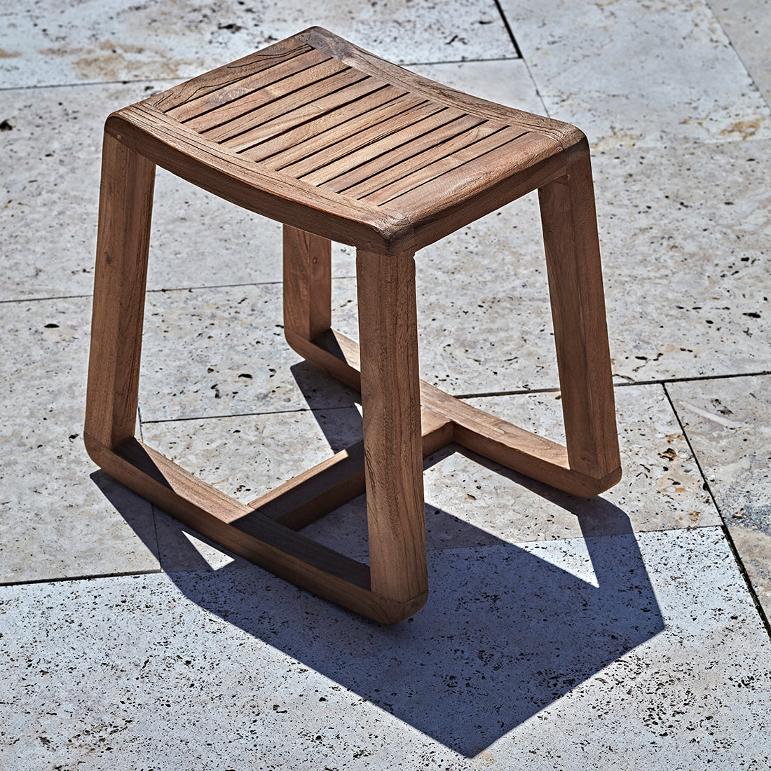 Teaktræ vippeskammel - 49x36x45 cm
