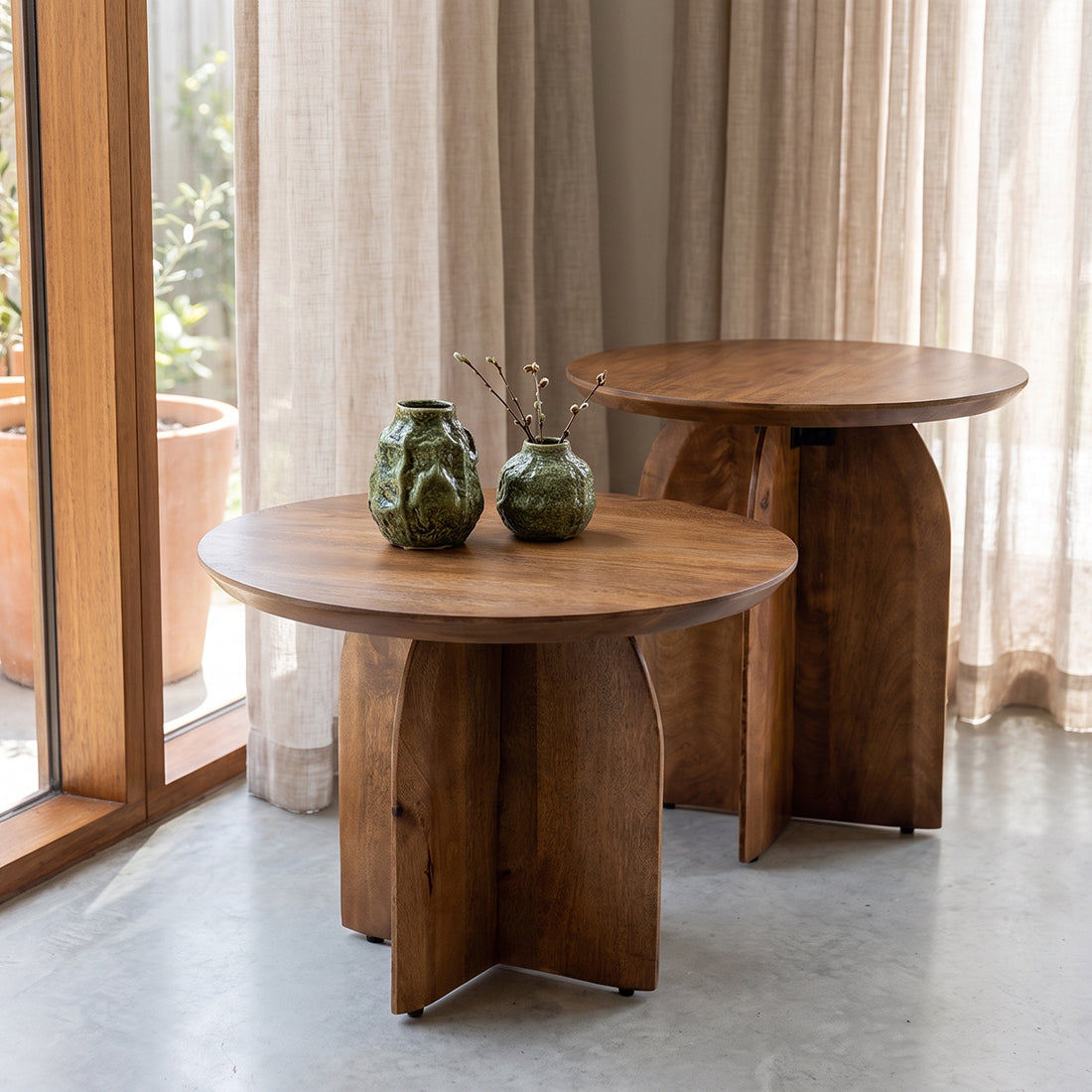 Bullnose sidebord i mangotræ Cross Ø 50 cm