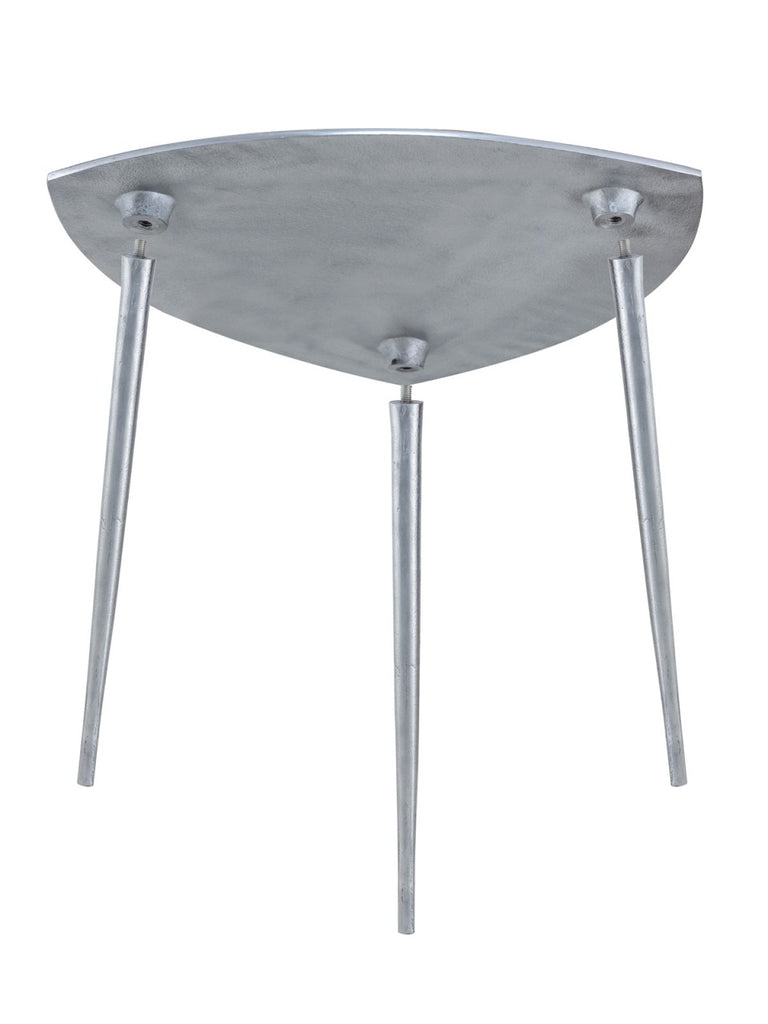 Sidebord i metal, trekantet klassisk design sølv
